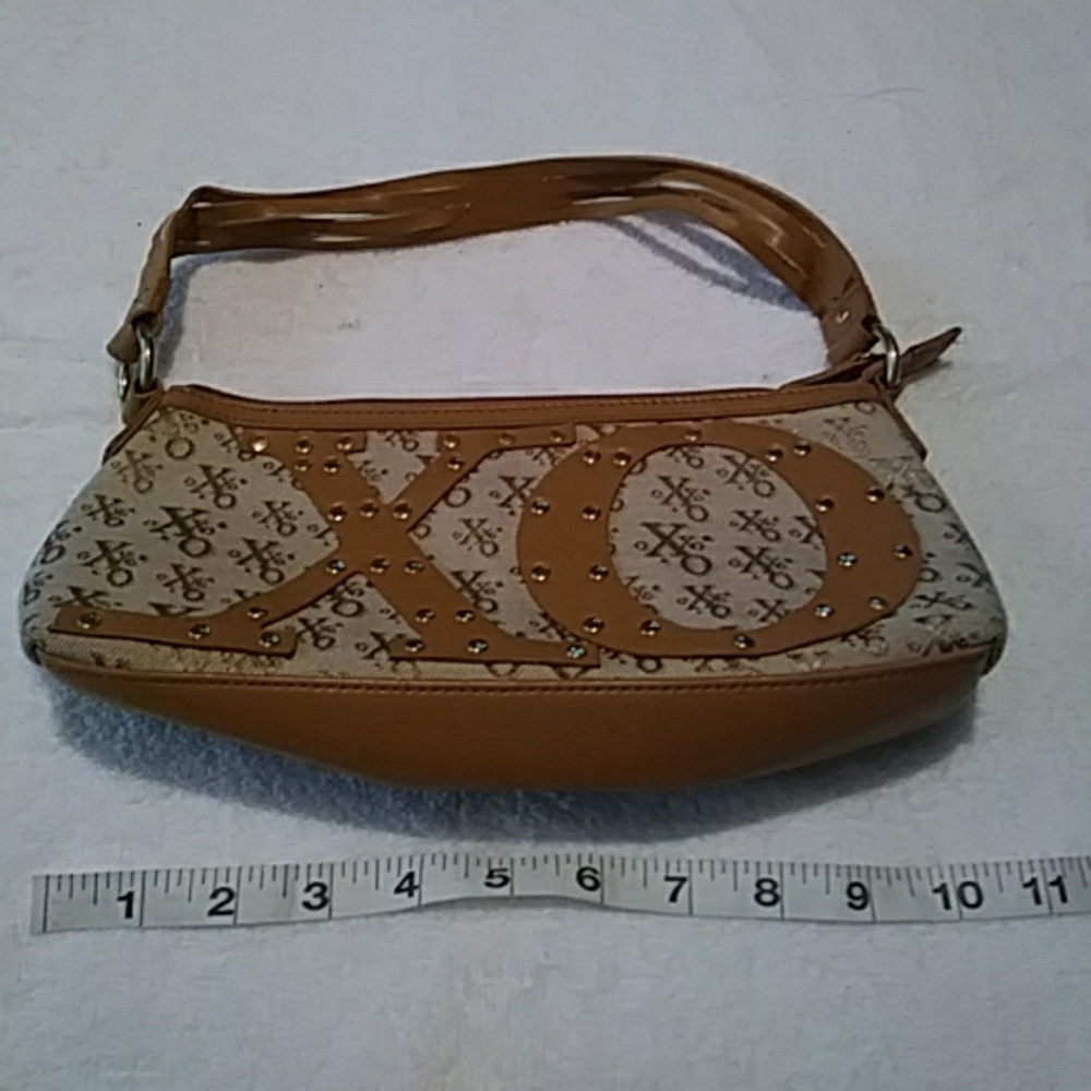 XOXO Small Tan Purse w Gold Accents